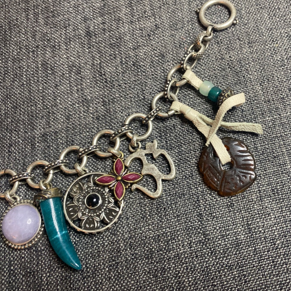 Lucky Brand silver toned toggle bracelet with 9 charms. - Picture 2 of 7